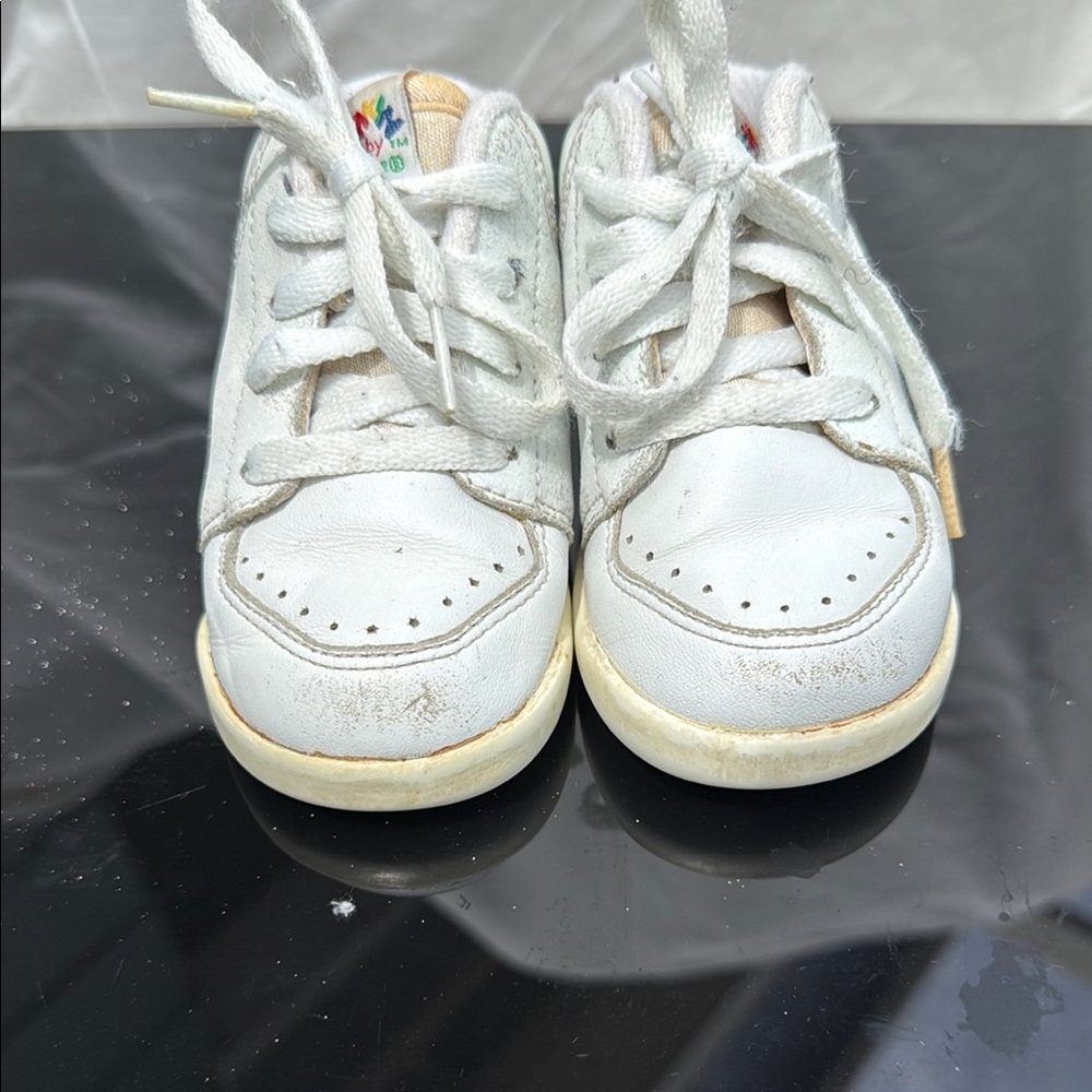 Stride Rite White Sneakers Classic Design - Picture 3 of 5